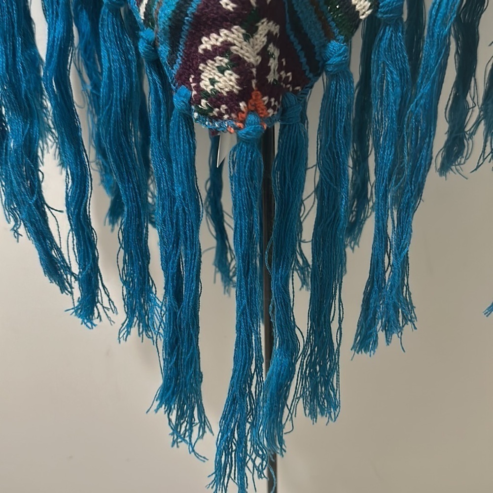 Beautiful Unbranded winter poncho , - Picture 3 of 3